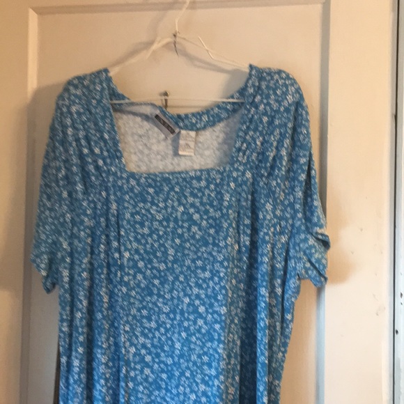 Dresses & Skirts - Blue floral dress size 22